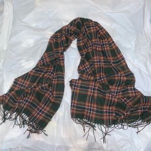 Plaid Suzy Shier scarf with tassels
